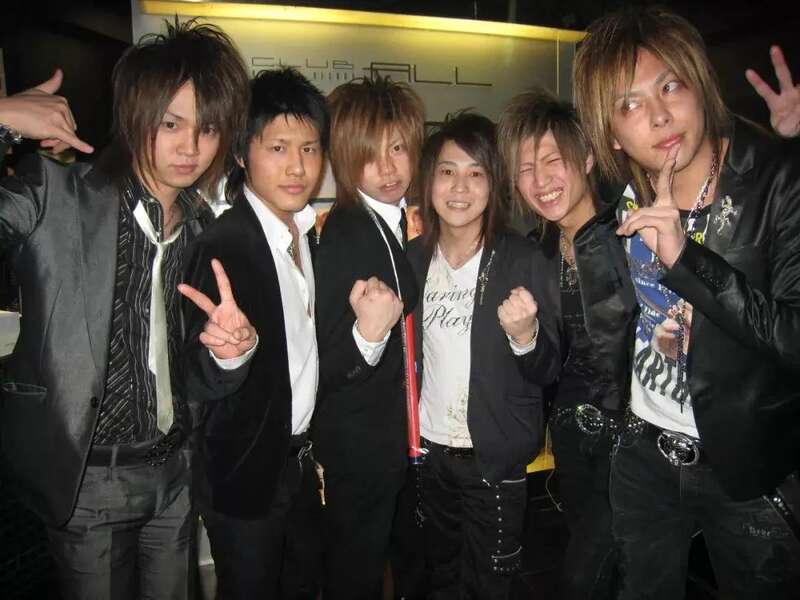 工作不好找 难道是个男的就能在日本当牛郎?