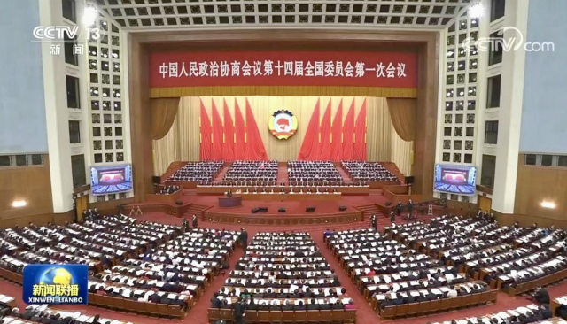 日本全华联会长贺乃和列席全国政协会议：就华文教育和侨团文宣等提案建言