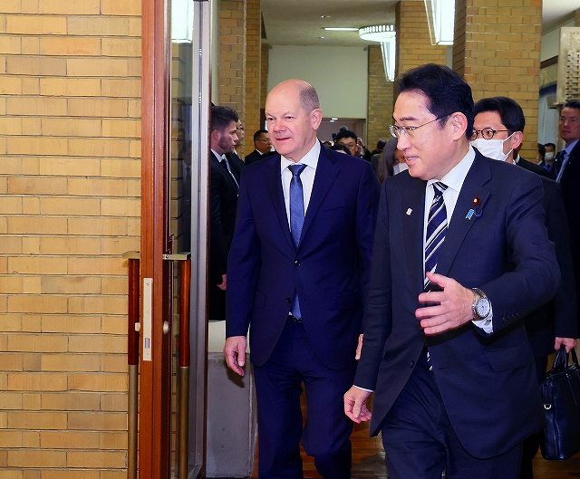 日德总理和多位高官在首相官邸进行“政府间磋商”