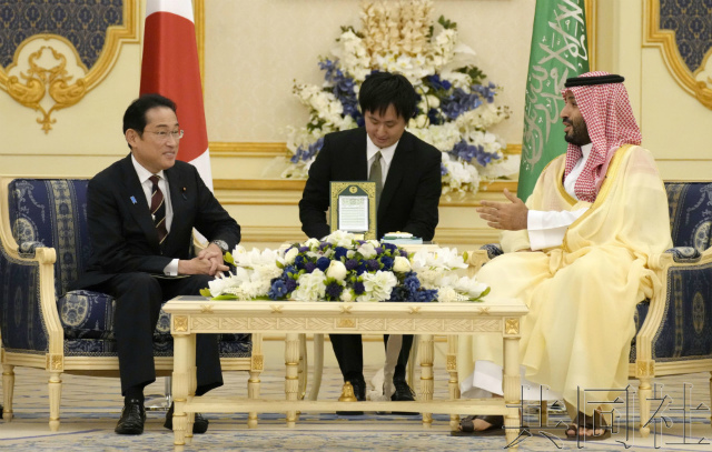 日本岸田首相中东行：聚焦“脱碳”技术，推出“灯塔”战略