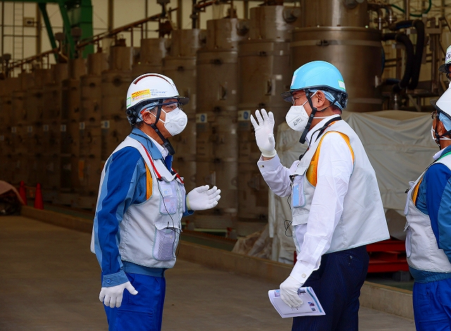 福岛核处理水排海　赞否激烈交锋