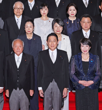 岸田首相力推六名女干将“挑大梁”
