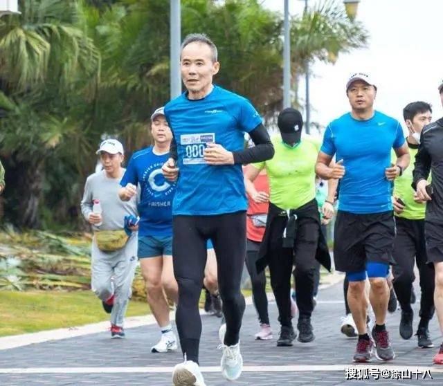 72岁王石携妻女游日本 自曝有三岁女儿 非私生女