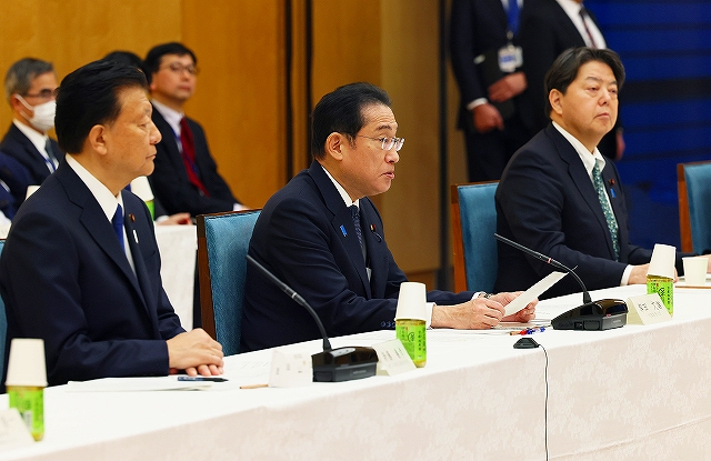 自民党大佬缩头缩脑 岸田拍案而起参加政伦审