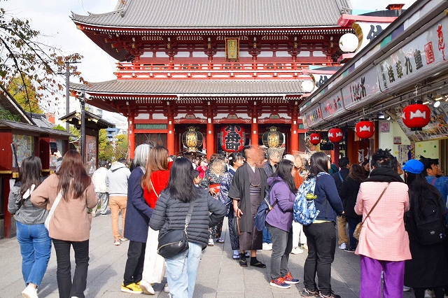 外国游客推动日本百货店销售达历史新高