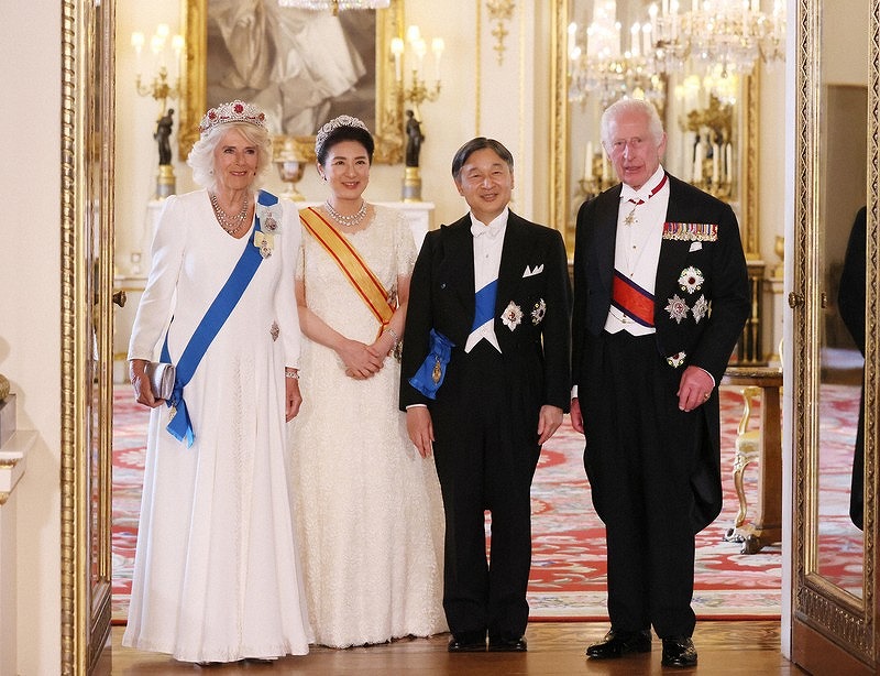 日本天皇、皇后同访英国回首青春：日英皇室外交令人称羡