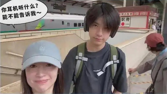 暑假放飞！中国艺人纷纷带儿女打卡日本