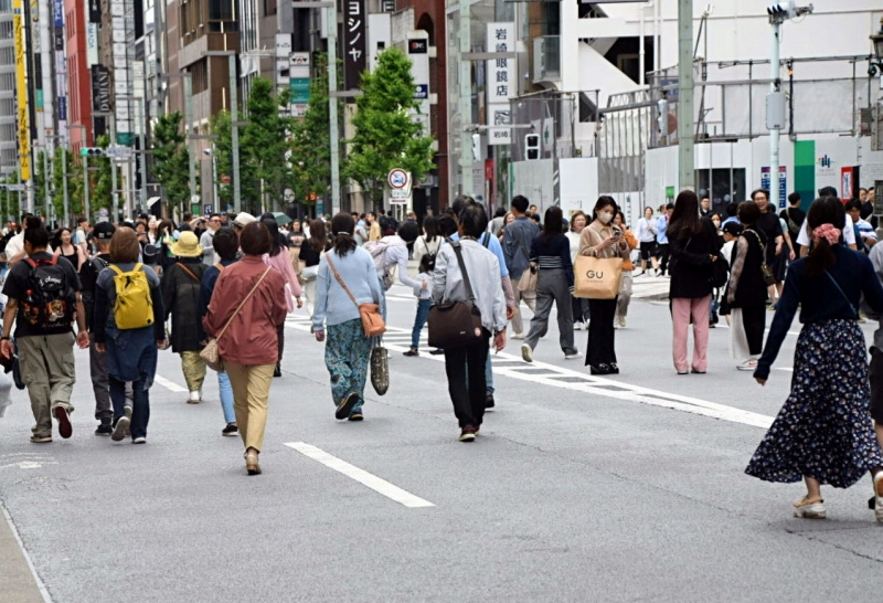 访日外国游客7月突破329万 中国人重返首位